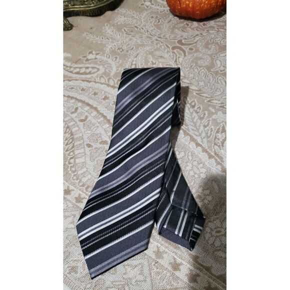 Calvin Klein Gray and Silver Stripe Necktie‎ 53" - Picture 1 of 6